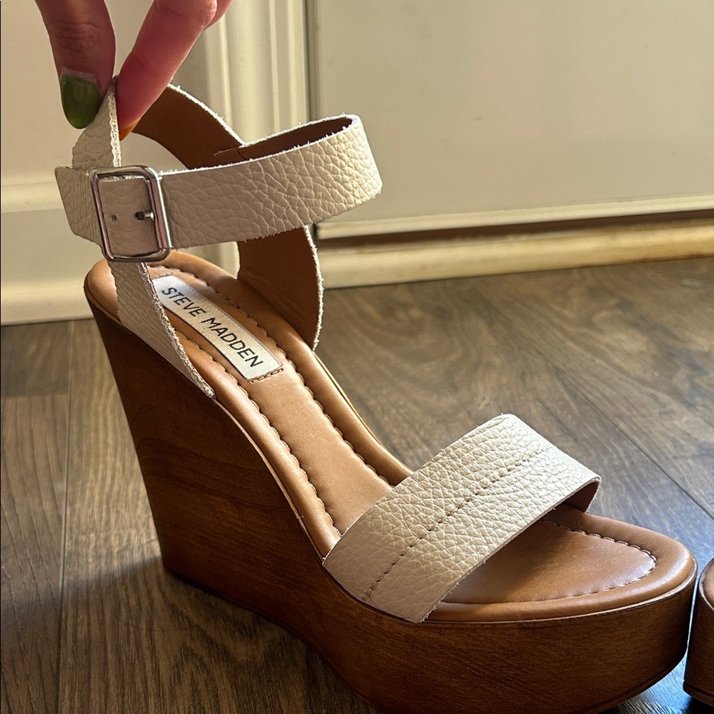 Steve Madden beige platform wedges